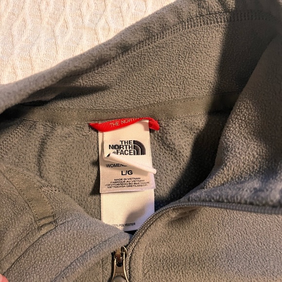 Women’s L North Face fleece 1/4 zip gray pullover - Picture 2 of 3